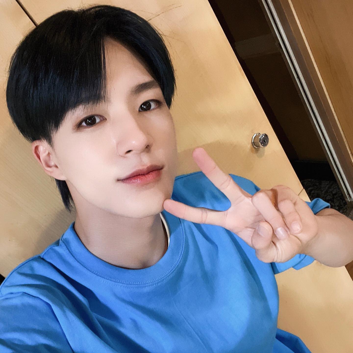 [잡담] 제노 이거 무슨 사진이야? 댕잘생김 | 인스티즈