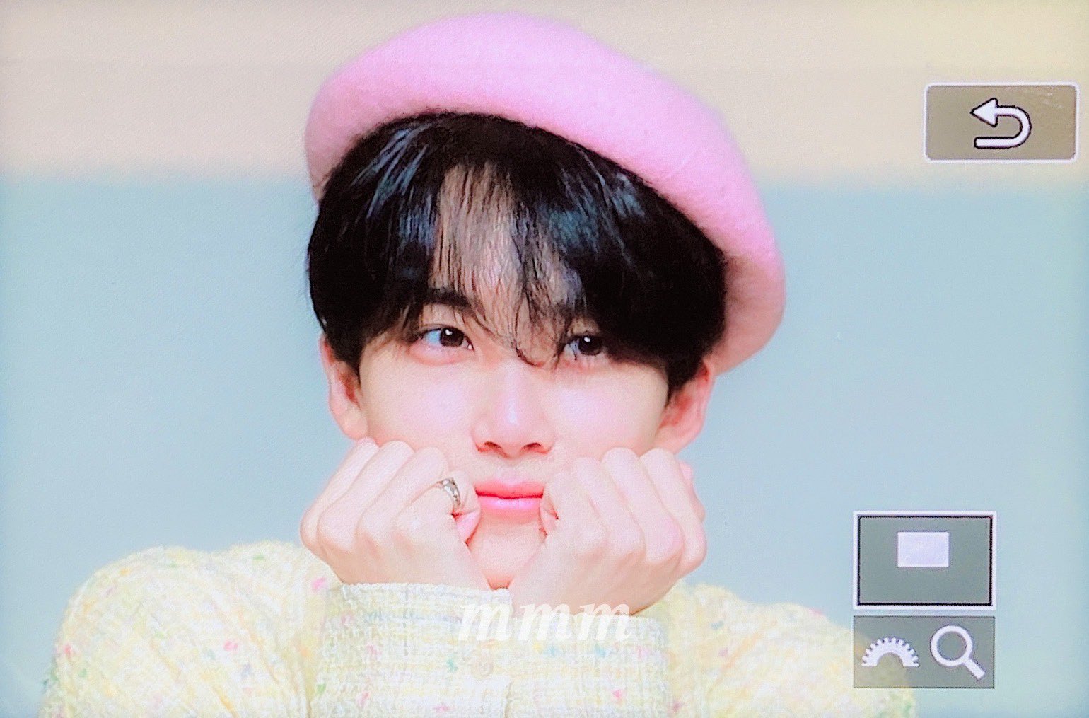 [잡담] 오늘 윤정한 베레모 🐶쩌는거 볼 사람 | 인스티즈