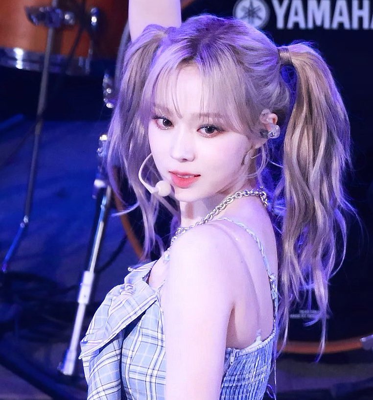 [잡담] 윈터 최근 눈화장법 알고 싶다.. | 인스티즈