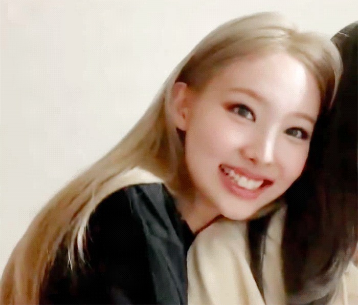 [잡담] 내일 나연이 볼 수 있다💙🤍💙 | 인스티즈