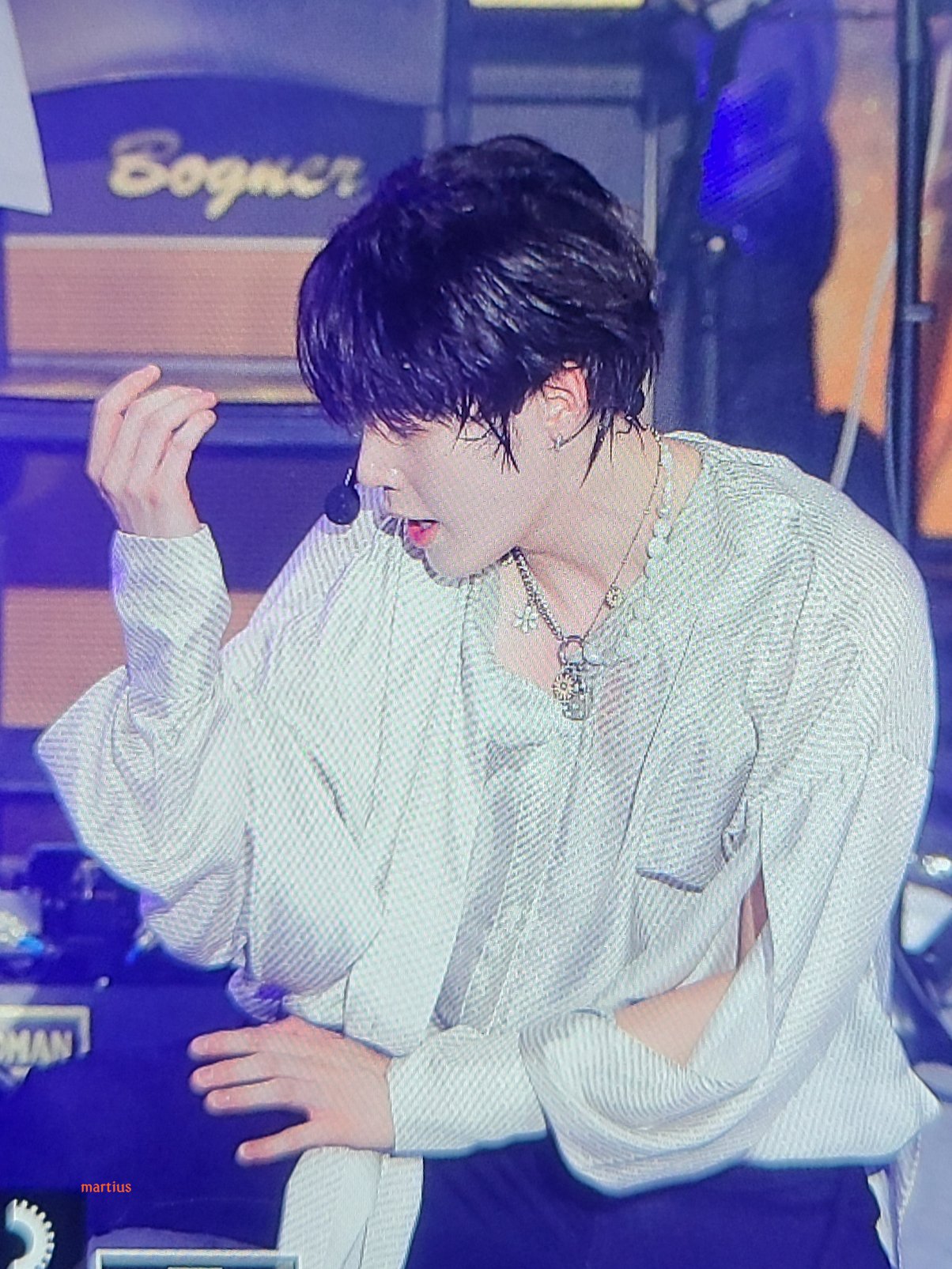 [잡담] 하성운 등이 .. 파였어? 근데 팔도 .. 열려? 거기에 진주 목걸이 ..? | 인스티즈