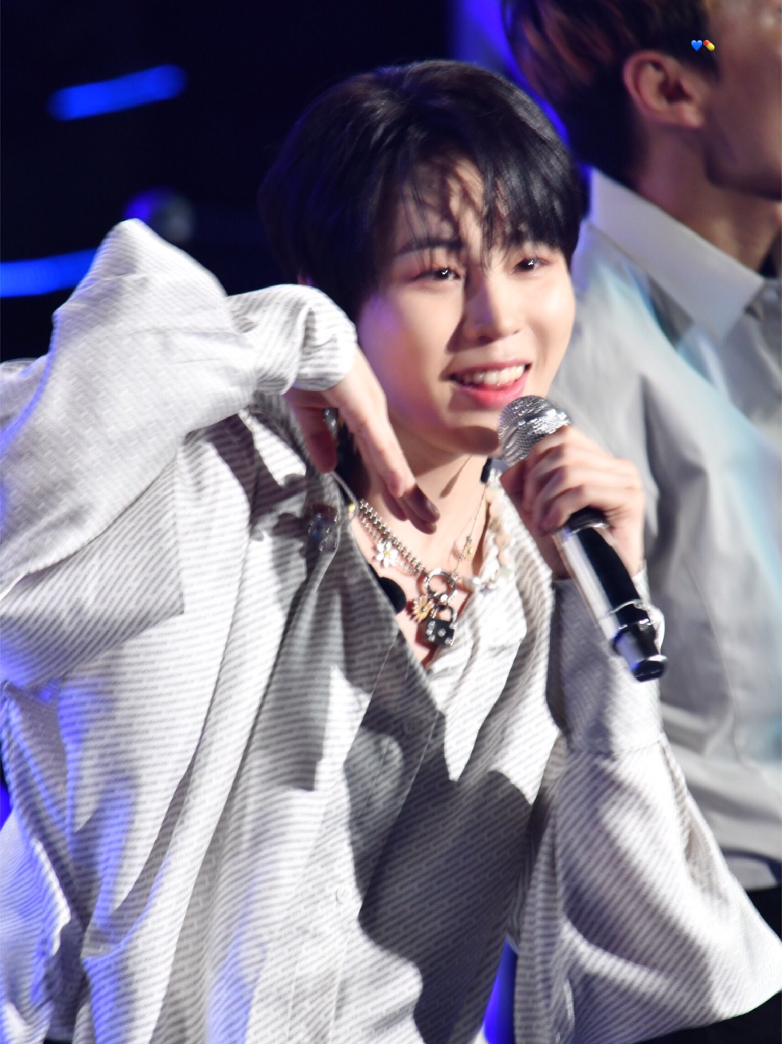 [잡담] 하성운 등이 .. 파였어? 근데 팔도 .. 열려? 거기에 진주 목걸이 ..? | 인스티즈