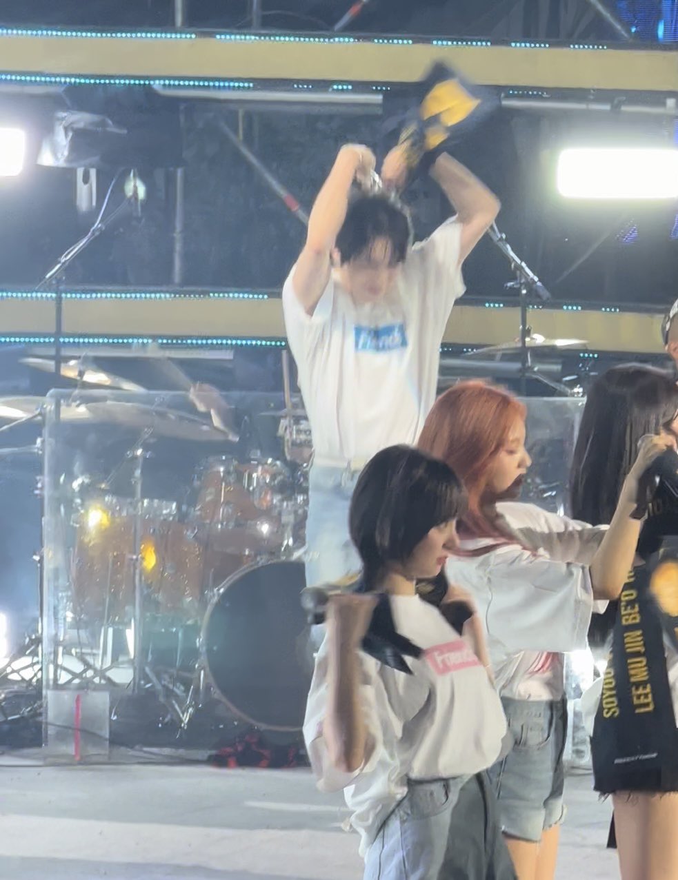 [잡담] 아니 하성운 뒤에서 모햌ㅋㅋㅋㅋㅋㅋㅋㅋ | 인스티즈