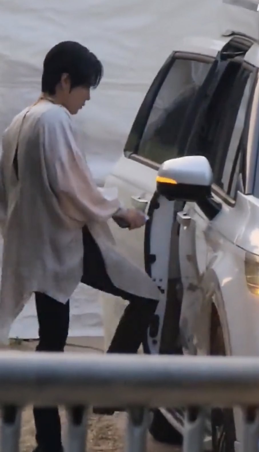 [잡담] 하성운.. 오늘 스케줄도 끝났는데 밥 먹어라.. | 인스티즈