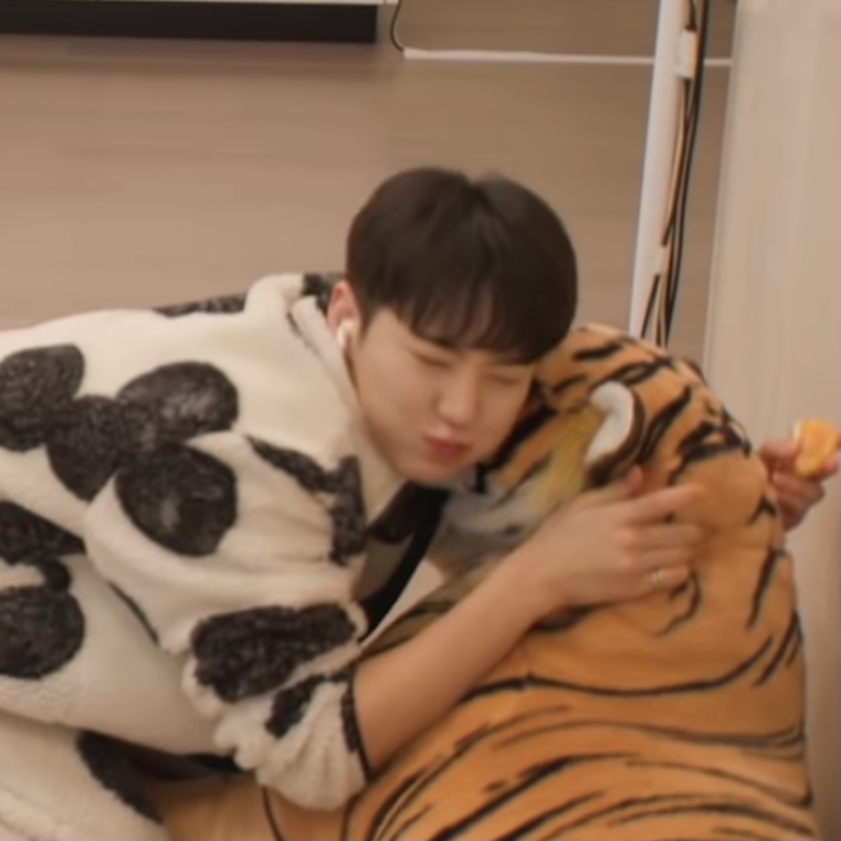 [잡담] 오늘 이 사진 저장했는데 너무 귀여워서 터트리고싶어 | 인스티즈