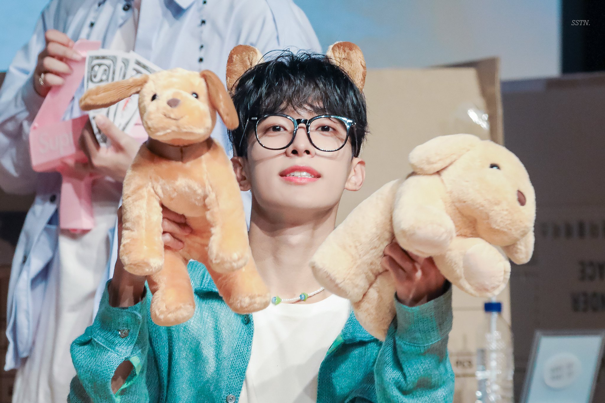 [잡담] 녀석… 강아지 인형이 꽤 마음에 들었나본데… | 인스티즈