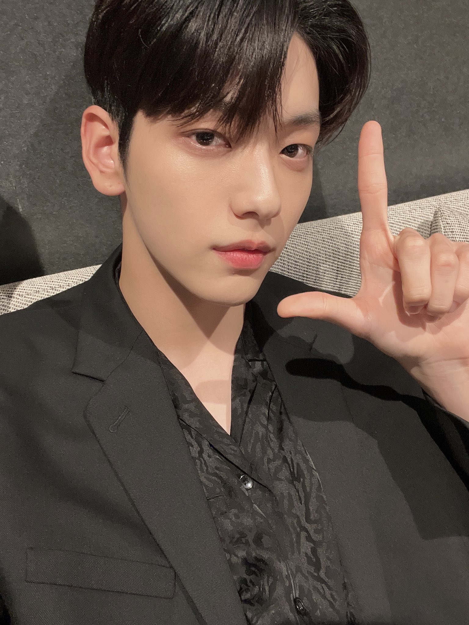 [잡담] 투바투 수빈 진짜 개애잘생겼다 | 인스티즈