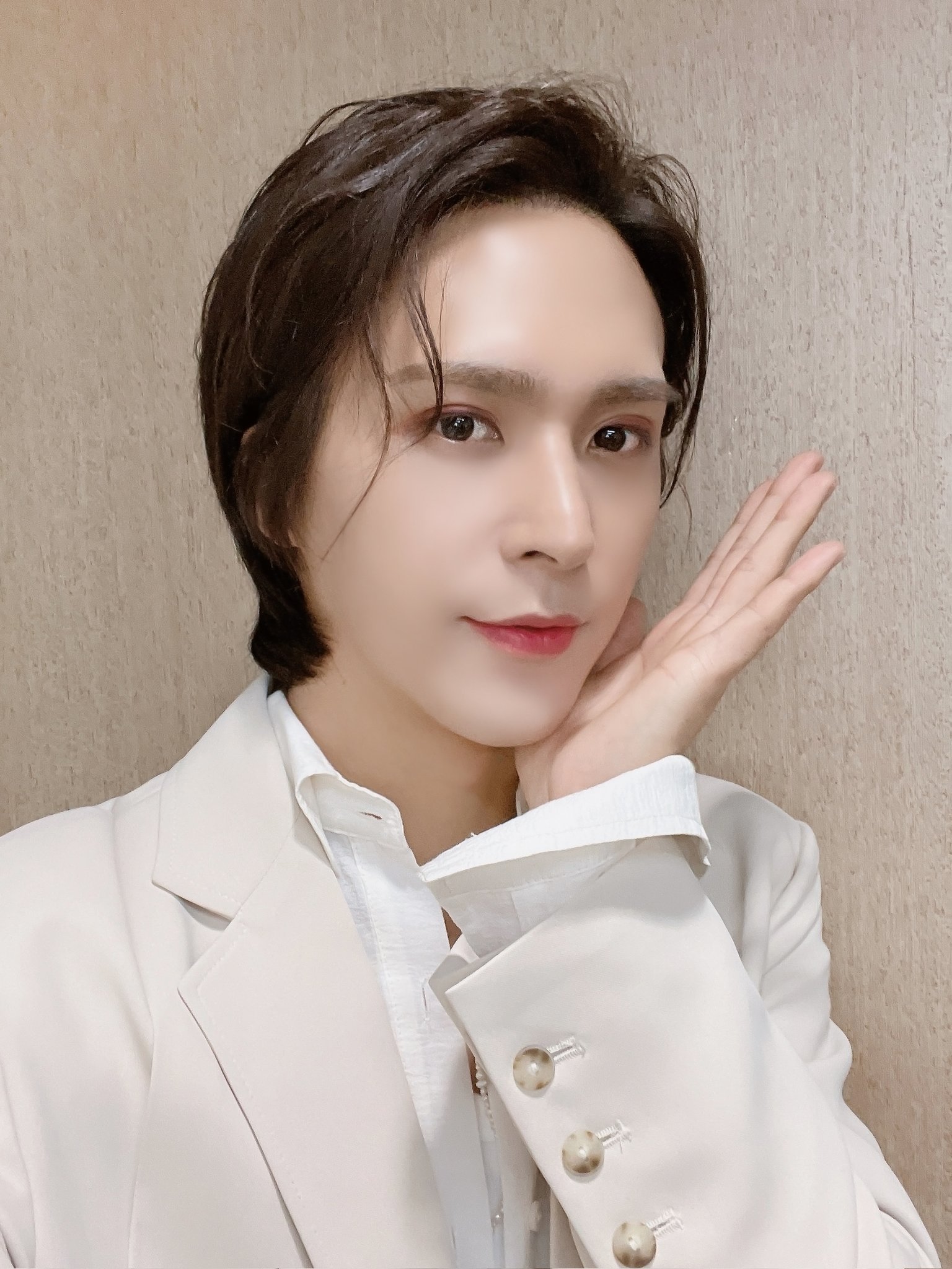 [잡담] 어떤 팬이 손동운 눈썹 폭신해 보인다고 했는데 | 인스티즈