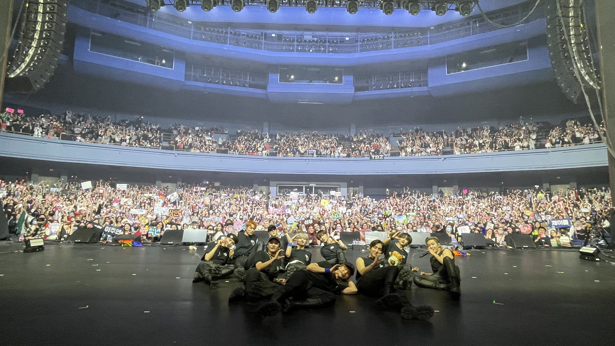 [잡담] 더보이즈 단체 사진 | 인스티즈