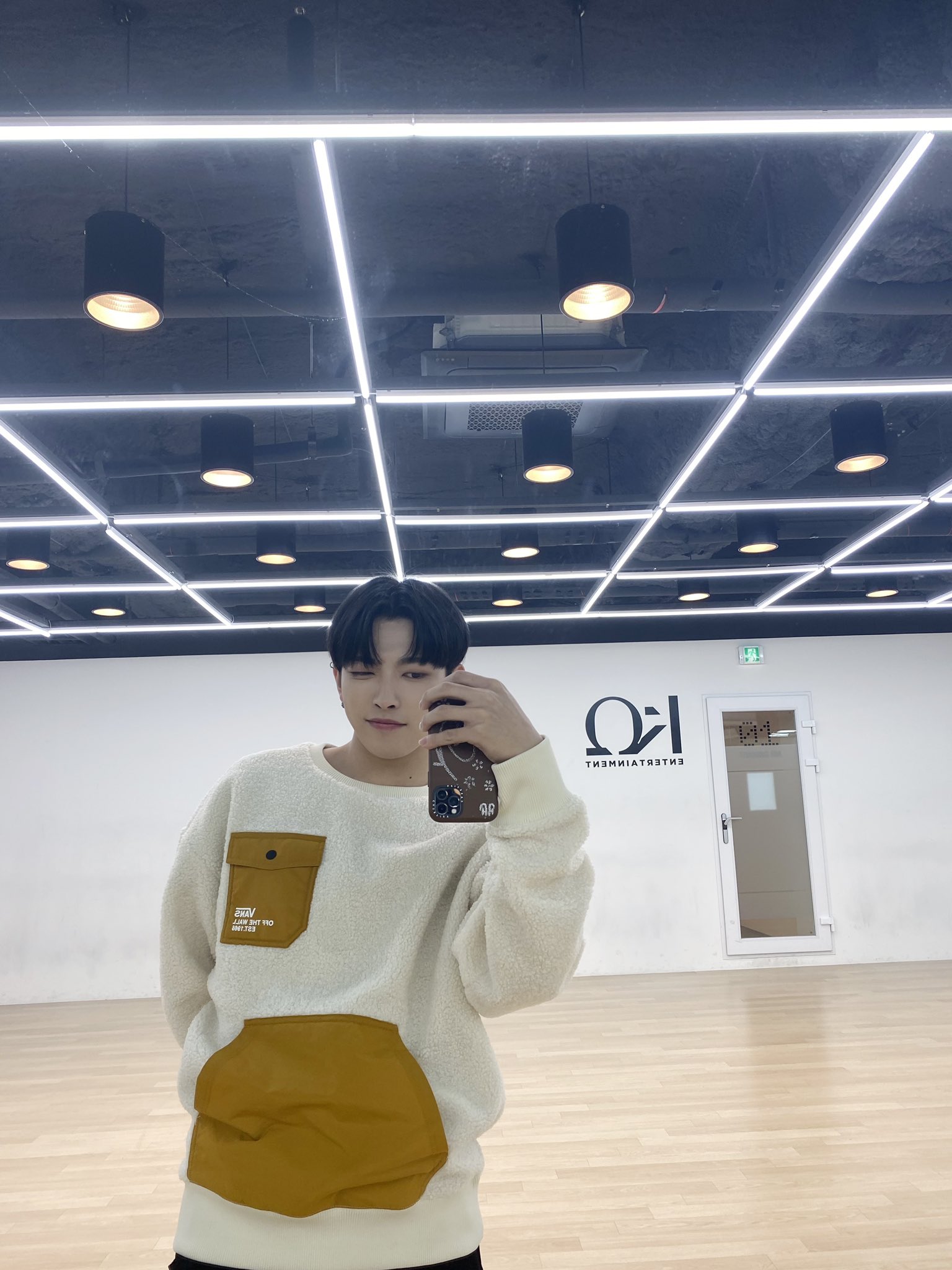 [잡담] 되게 힙한 편인데 무난한 것도 귀엽고 잘 어울려 | 인스티즈