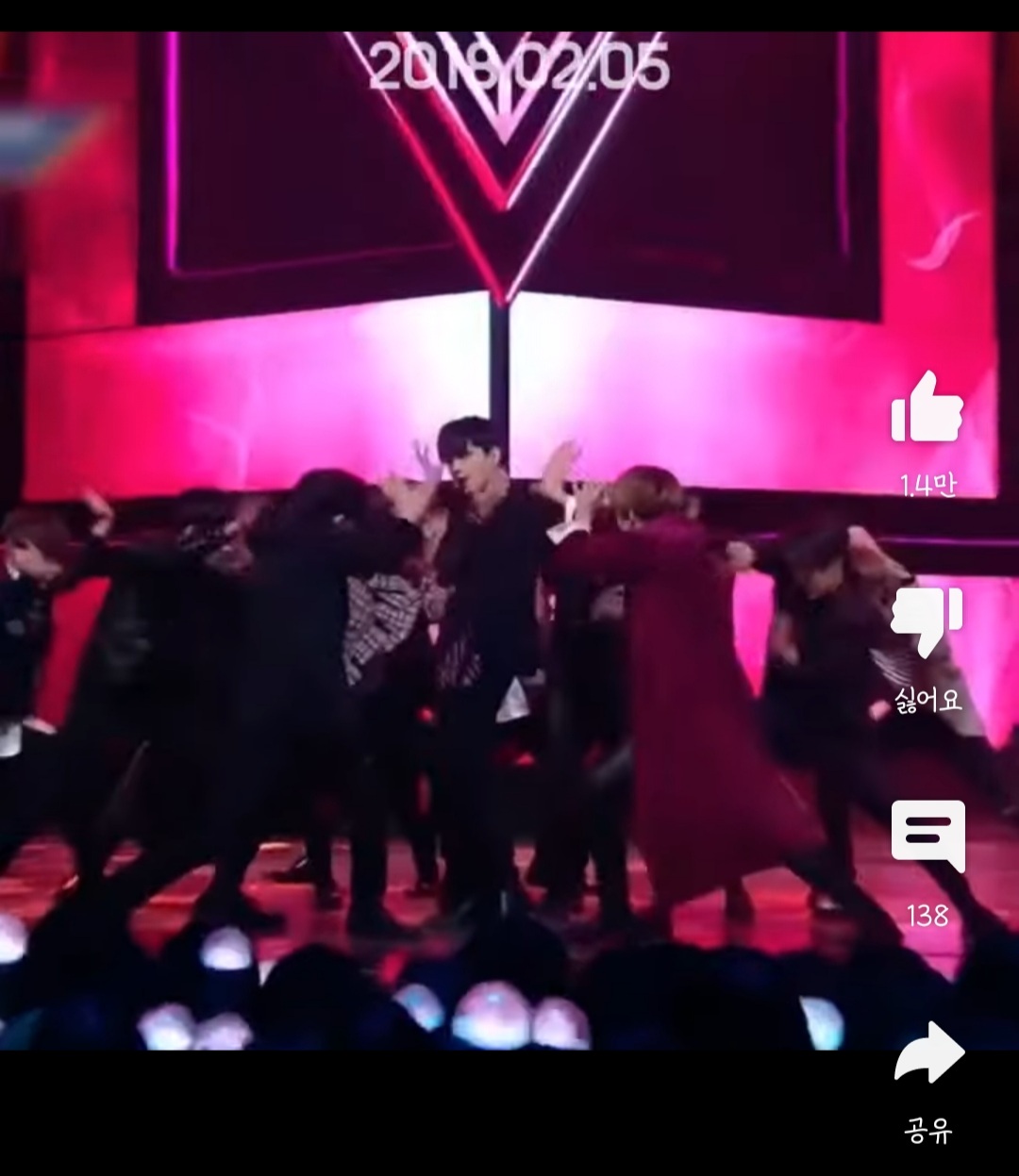 [잡담] 세븐틴 무대인데 이거 무슨 노래인지 아는 사람?😟 | 인스티즈