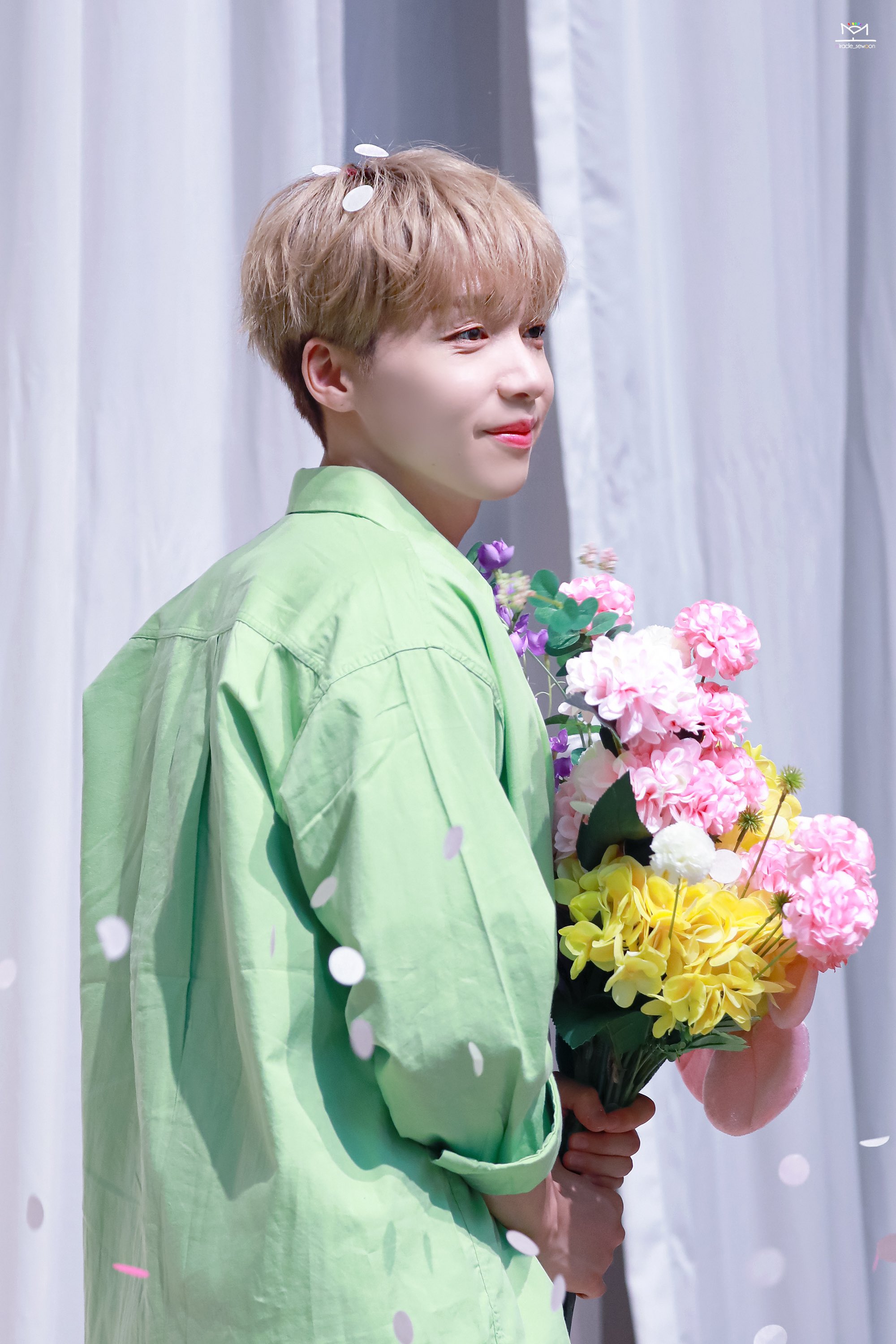 [잡담] 정세운 뒷머리 시원하게? 자른 머리도 예뿌 | 인스티즈