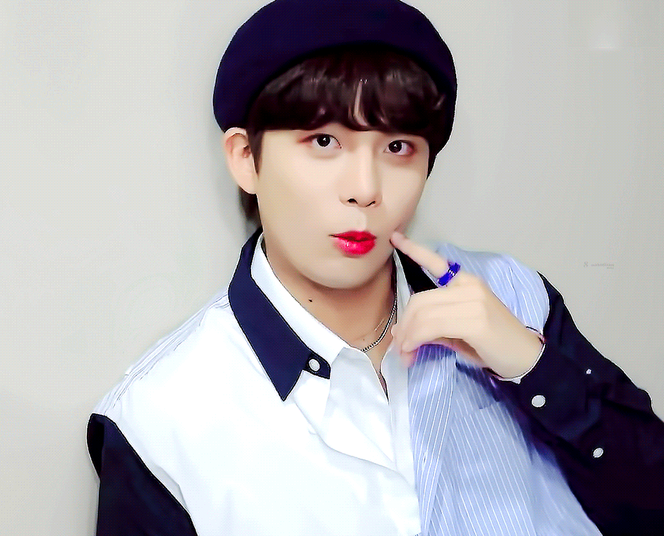 [잡담] 페북에서 사과 쪼개면서 노래부른 고등학생 아는 사람 | 인스티즈