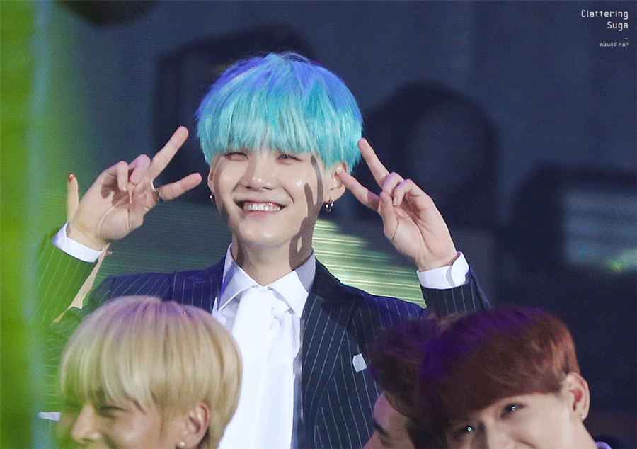 [잡담] 방탄 정국 슈가가 사진 찍을 때 뛰니까 뒤에서 들어줌 | 인스티즈