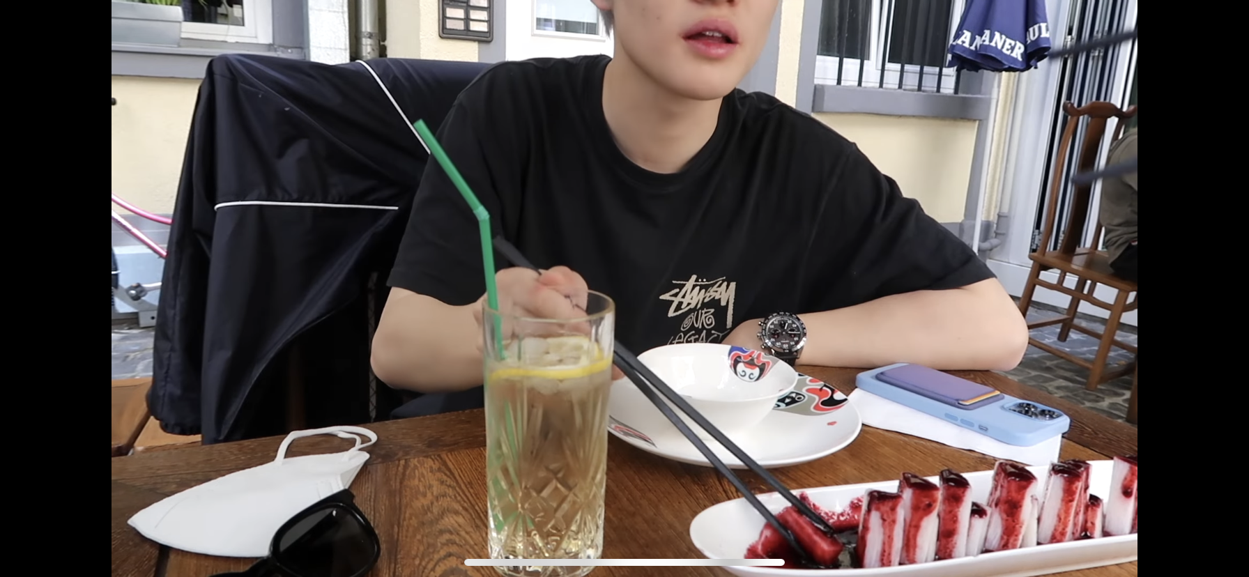 [잡담] 엔드림 오늘 뜬 영상에서 이거 뭐 먹고있는거야??? | 인스티즈