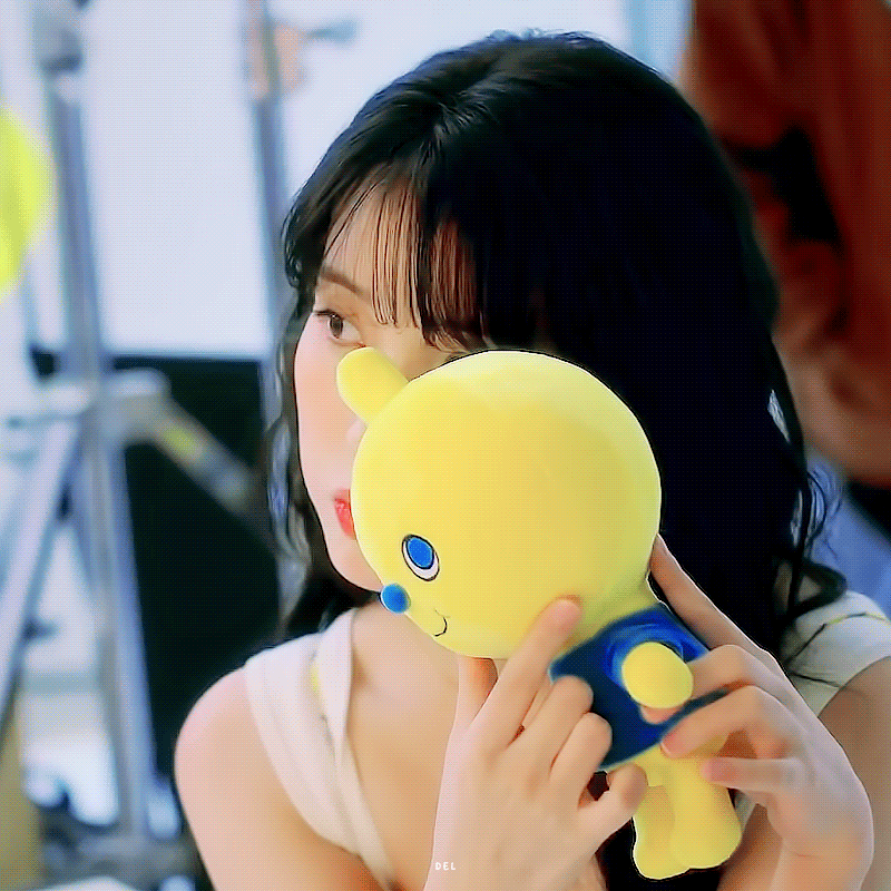 [잡담] 아이유는 토끼다 vs 병아리다 | 인스티즈