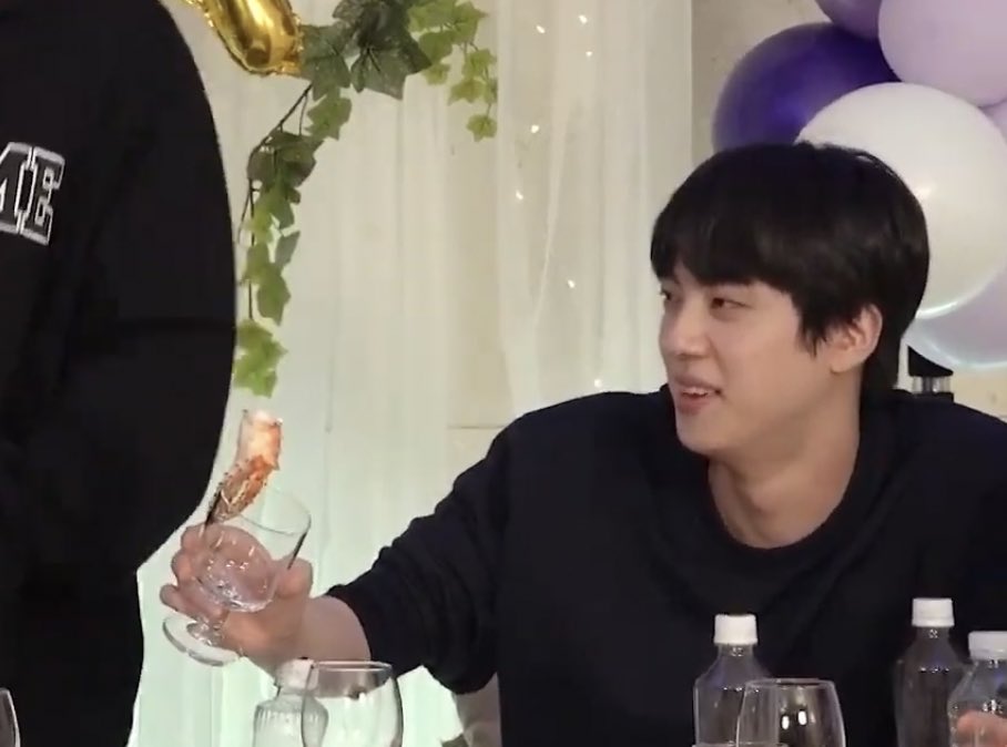 [잡담] 방탄 눈물파티 중에 김석진 이러고 있어서 울다웃음ㅋㅋㅋㅋ | 인스티즈