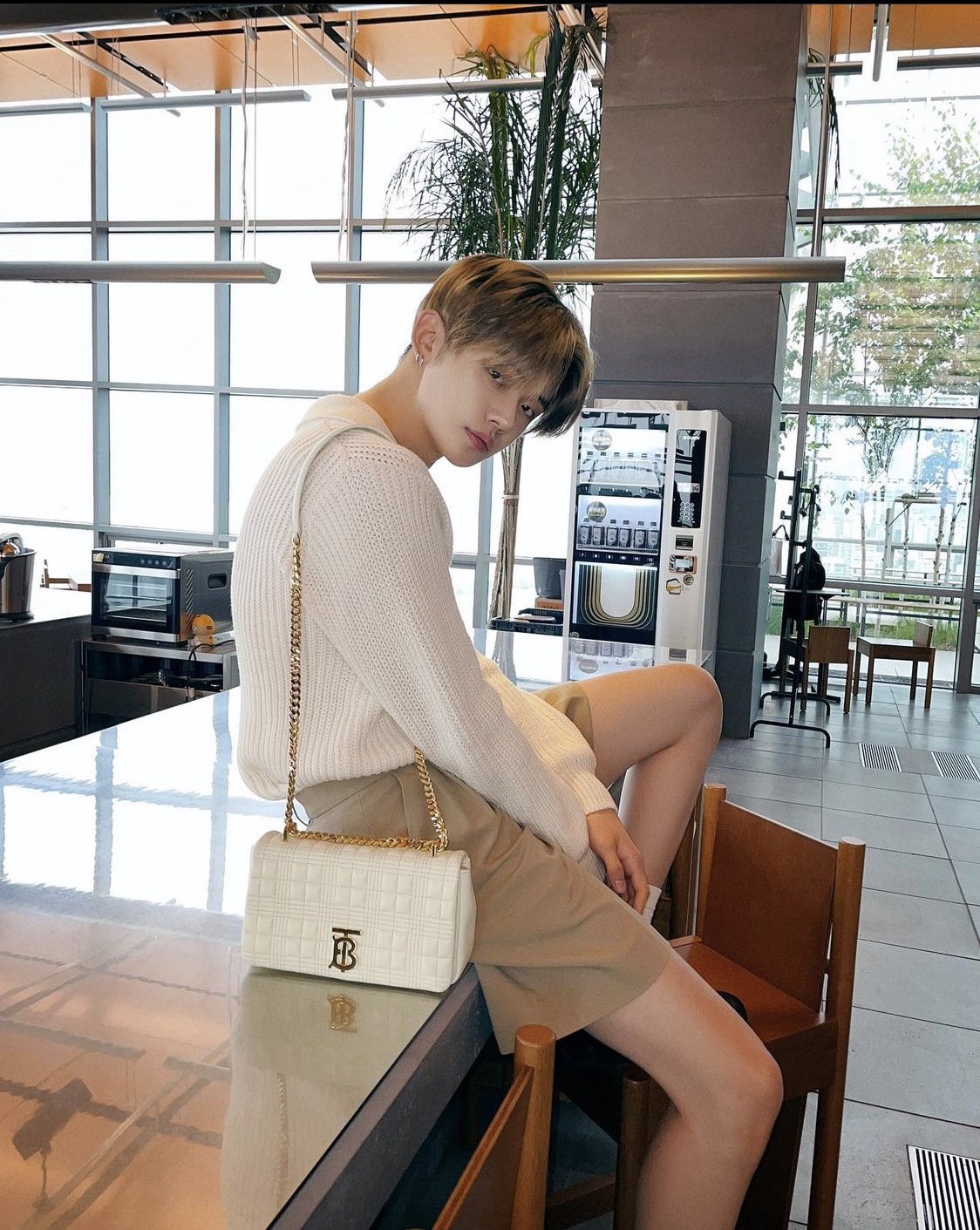 [잡담] 투바투 연준씨 일어난 모습도 보고싶어요.......... | 인스티즈