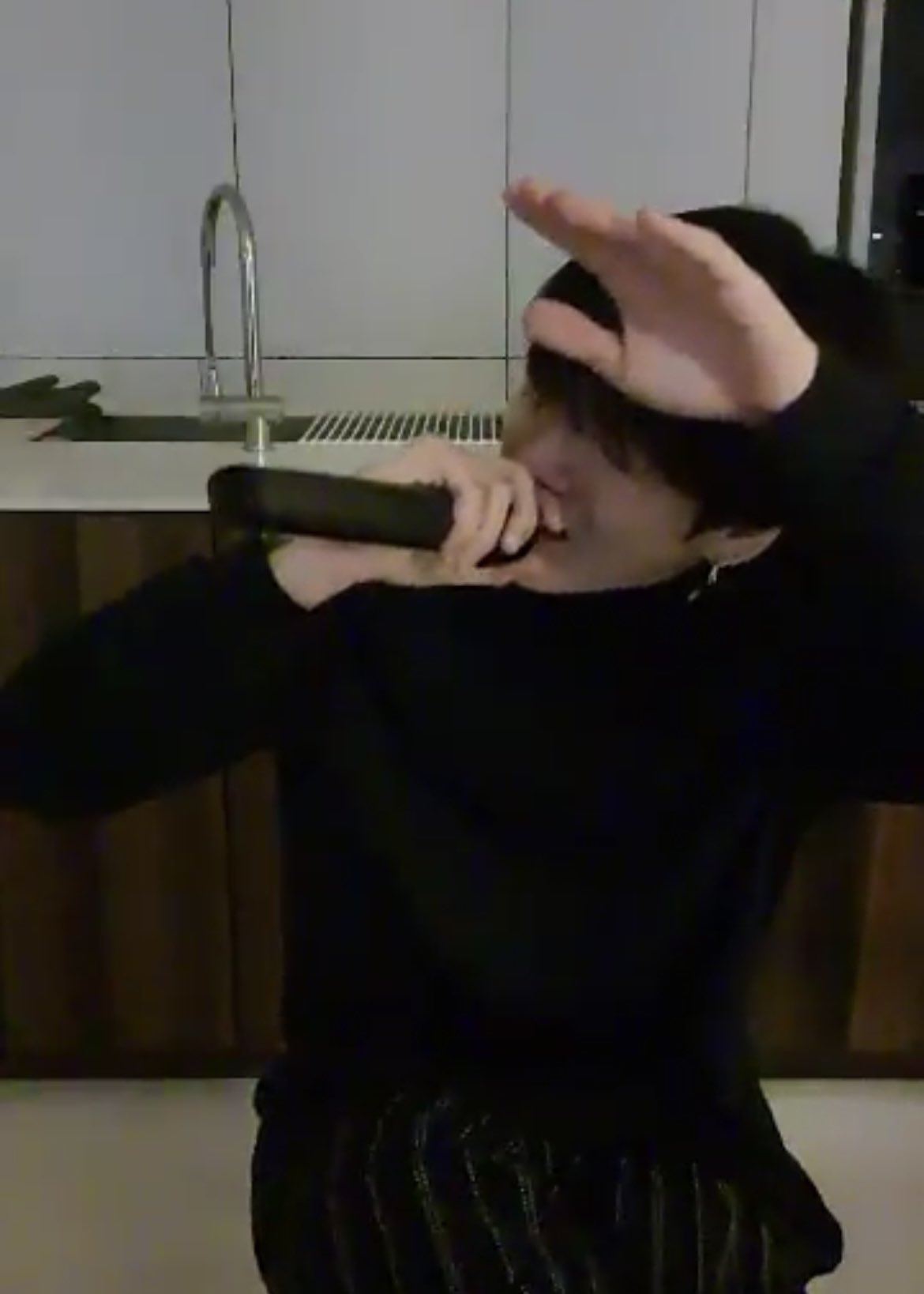 [잡담] 방탄 정국 정수리창법 네컷 | 인스티즈