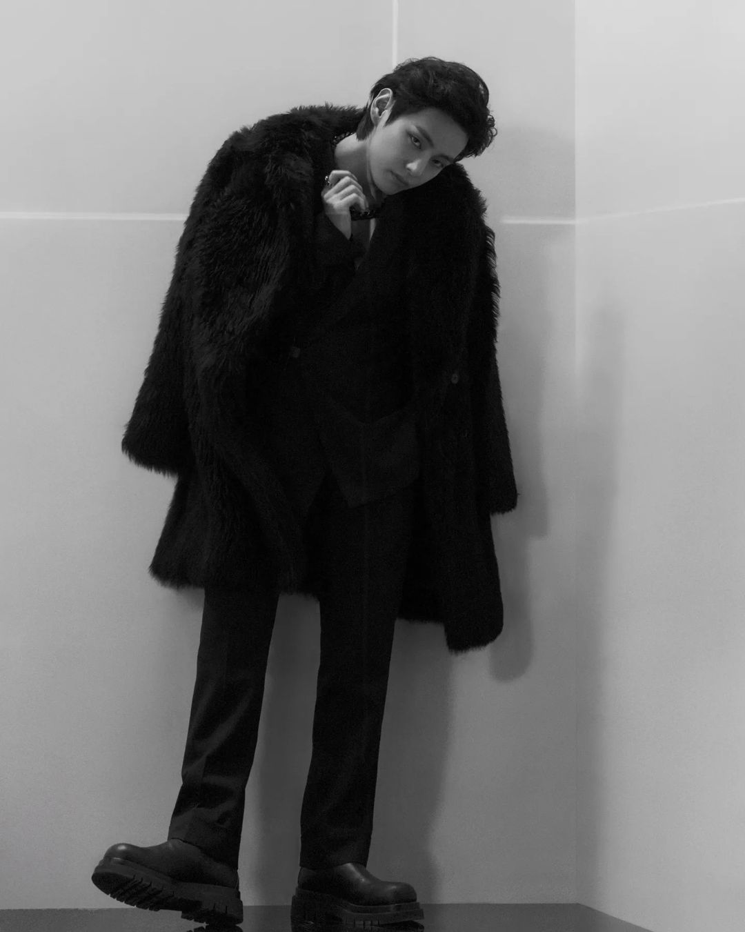 [잡담] 아니 방탄 뷔 방금 올라온 인스타 봐 이게 맞나 얼굴 무슨 일 | 인스티즈