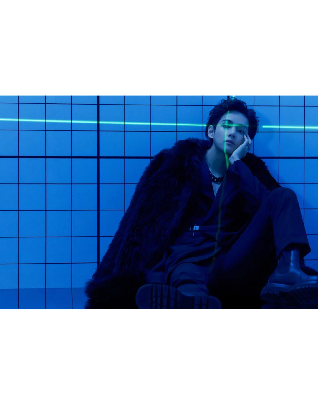 [잡담] 아니 방탄 뷔 방금 올라온 인스타 봐 이게 맞나 얼굴 무슨 일 | 인스티즈