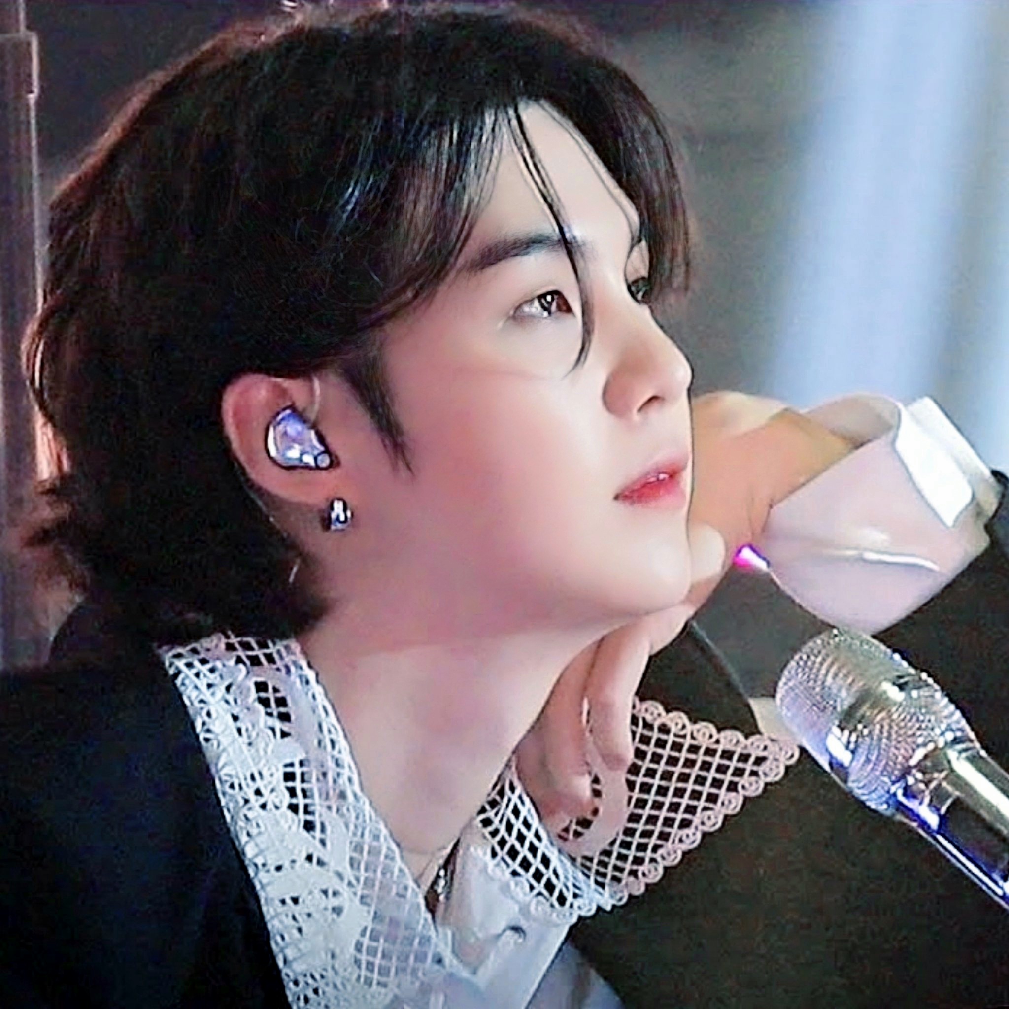 [잡담] 슈가 옆태 진짜 예쁘다ㅠ | 인스티즈