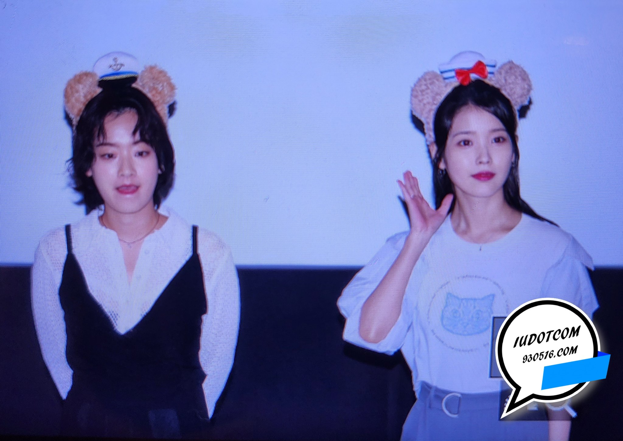 [잡담] 아이유 브로커 무대인사 중 머리띠 쓴 거 봐 | 인스티즈