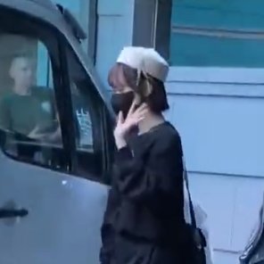 [잡담] 은하 카자흐스탄 전통 모자 쓰고 퇴근한 거 너무 귀여웤ㅋㅋㅋ | 인스티즈