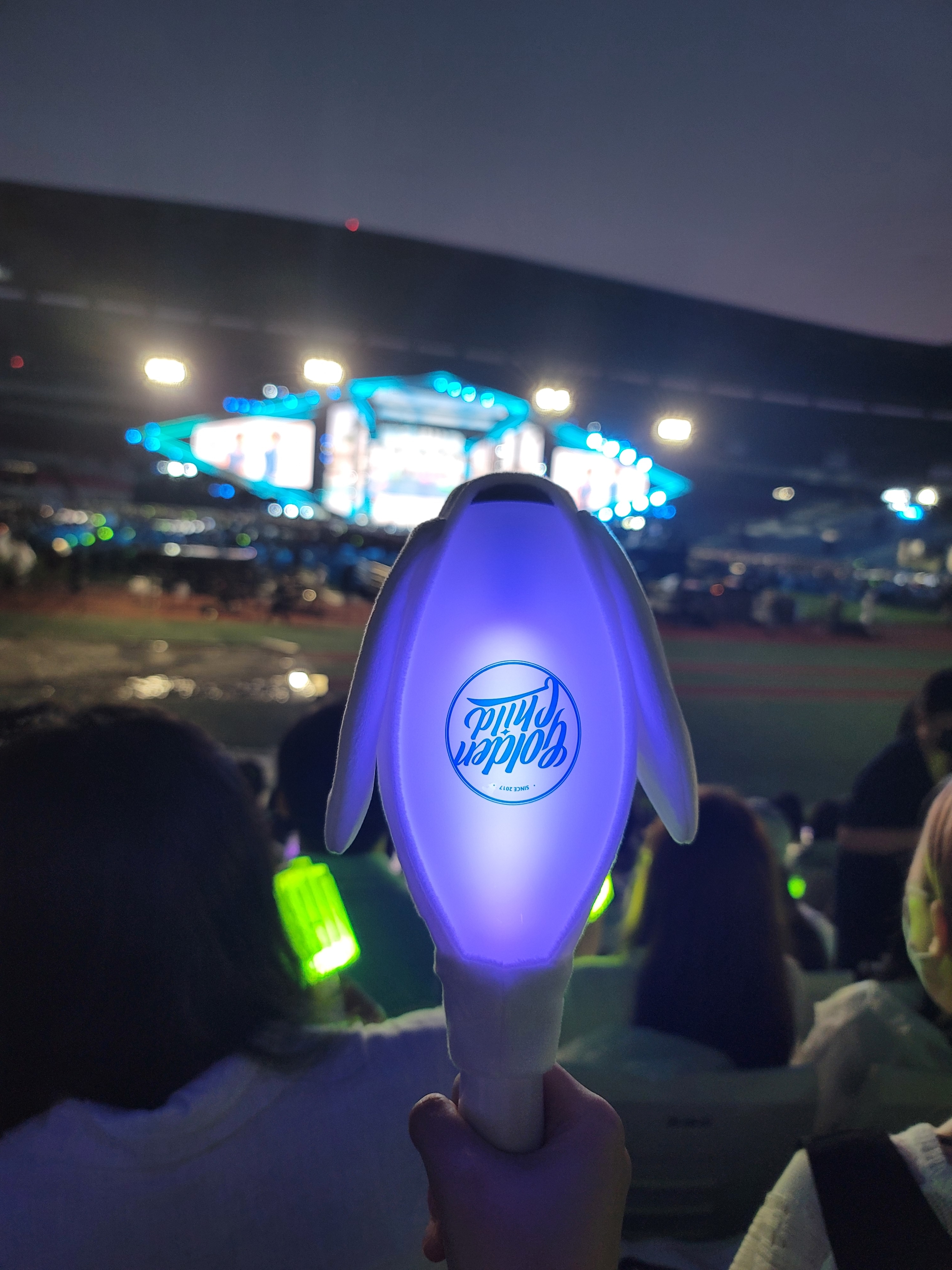 [잡담] 응원봉색 아는 팀 그거 맞춰서 바꿨었어 재미있더라 | 인스티즈