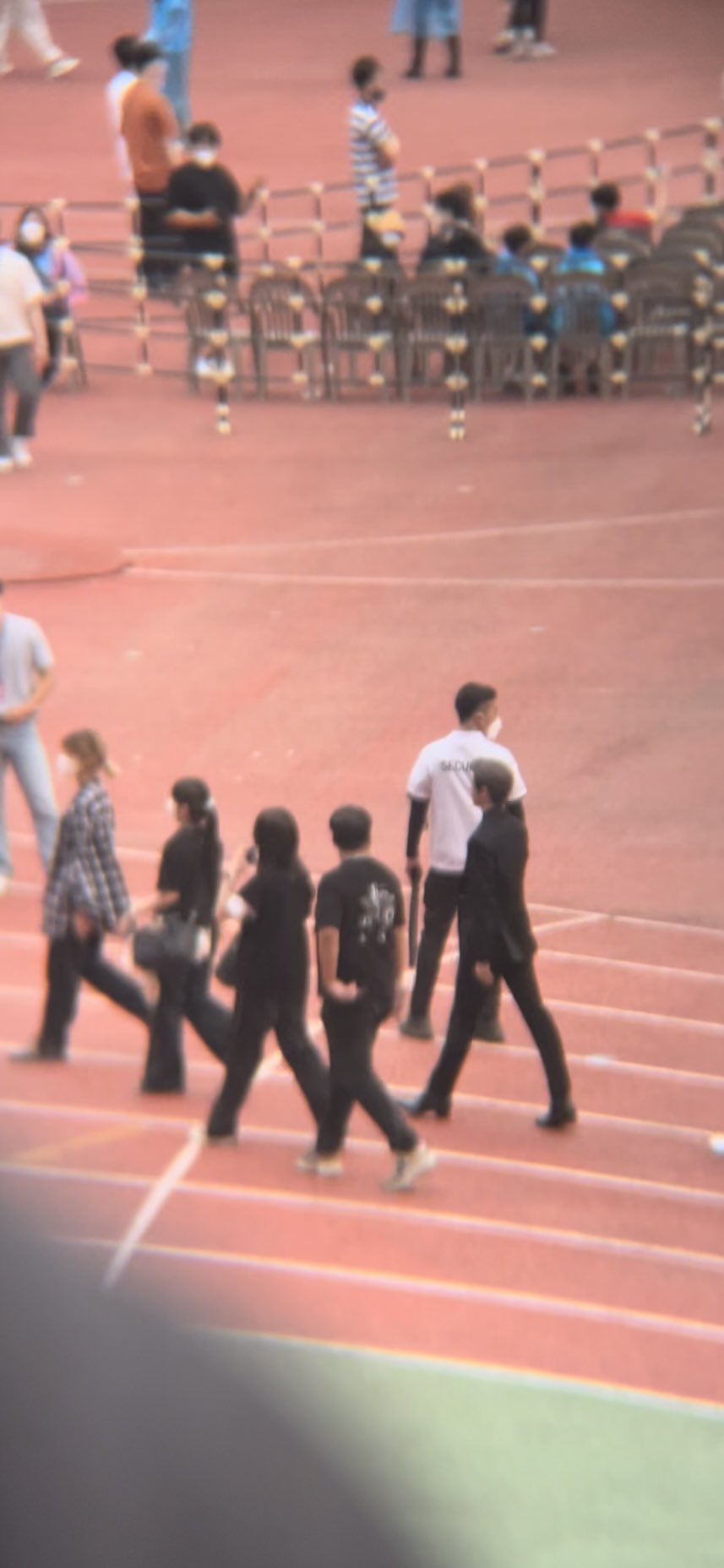 [잡담] 평소 큰방에서 종종 보던 도영 / 오늘 뜬 도영 실물 | 인스티즈