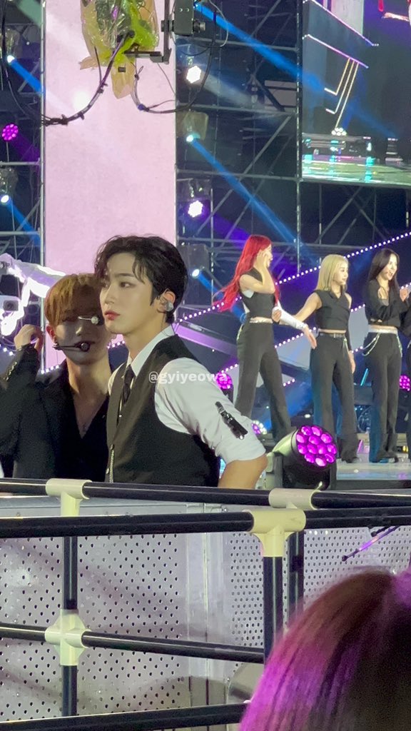 [잡담] 김요한 드콘 폰으로 찍은사진이 뭐이래.. | 인스티즈