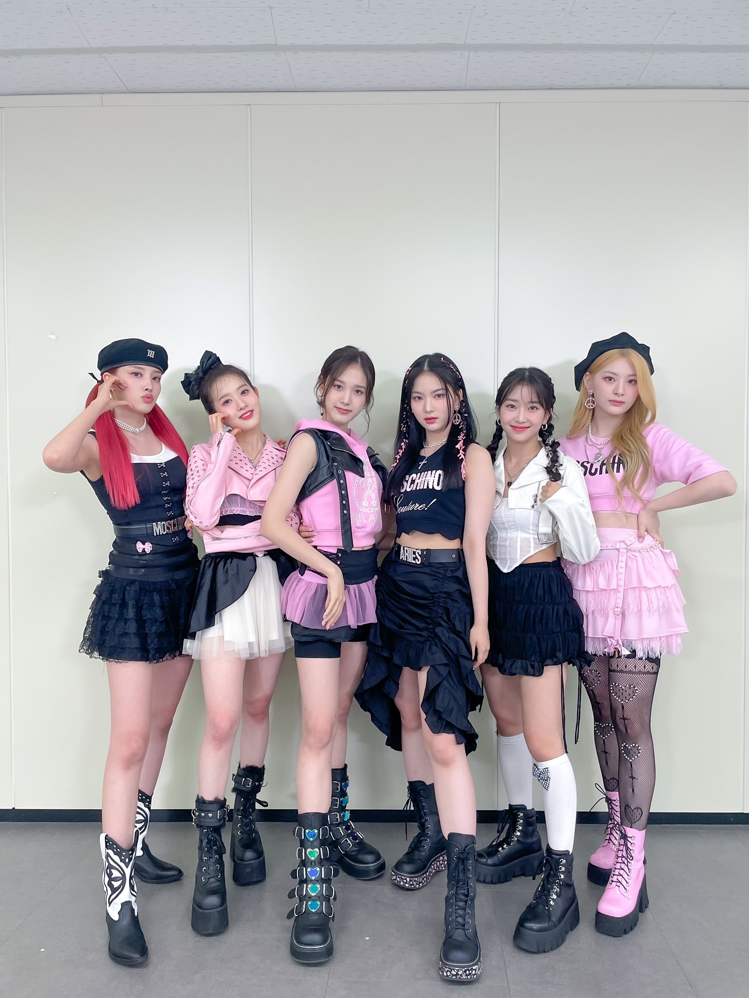 [잡담] 난 이 드콘 의상 음방할 때 입었던 옷들이랑 또 느낌이 달라서 좋아 | 인스티즈