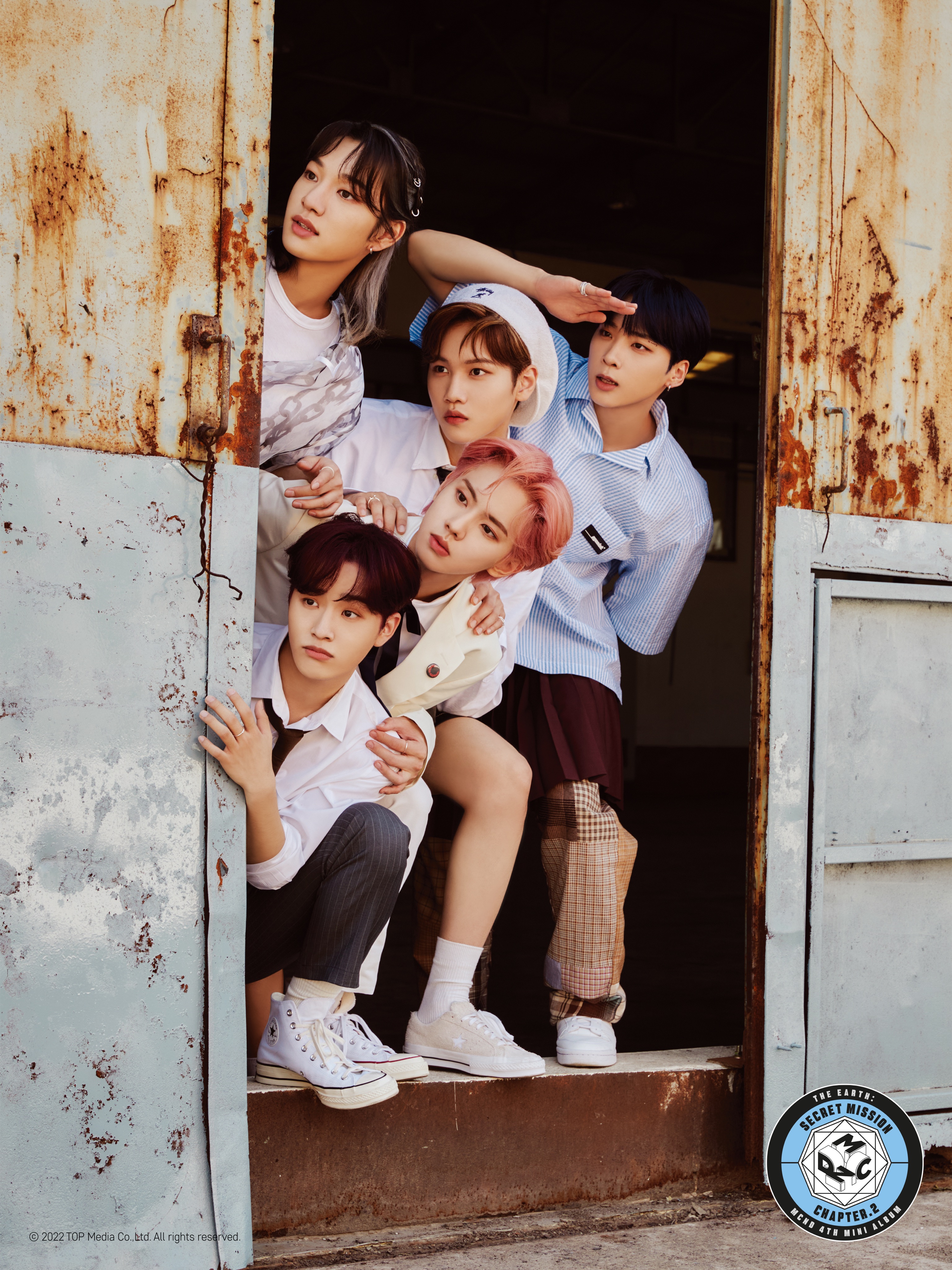 [잡담] 앨범 컨셉🏫 학교라는 울타리 안에서도 드러나는 개성과, 학교 울타리를 벗어나 자유분방한 모습 | 인스티즈