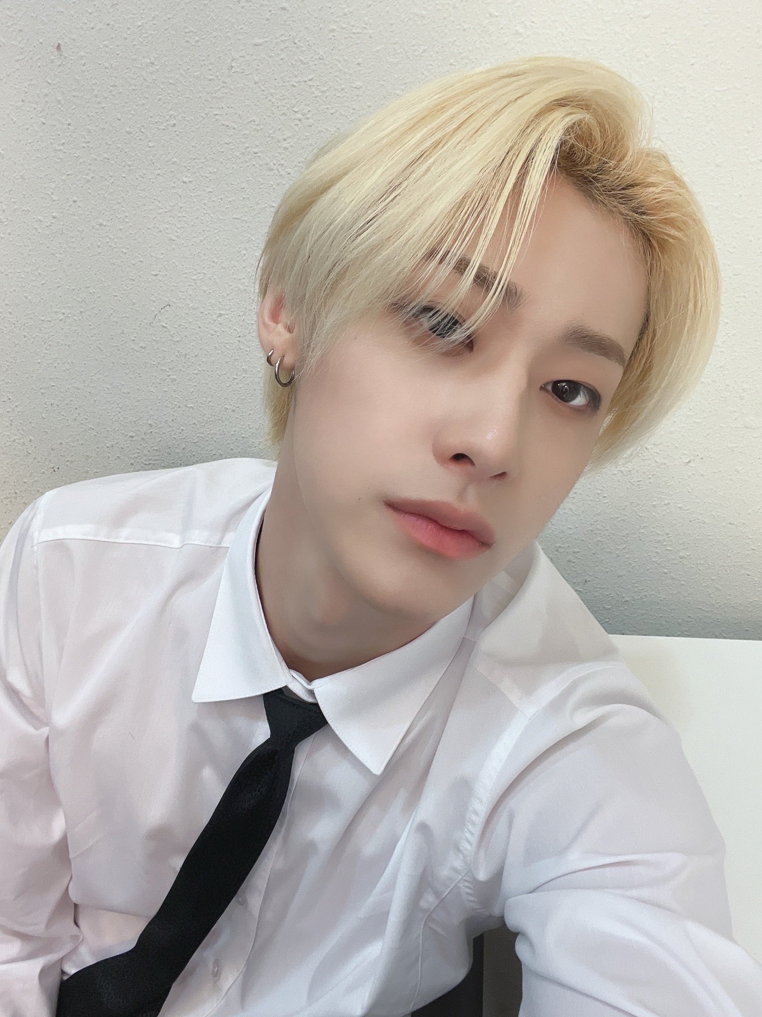 [잡담] 오늘 내 최애 여성용 나시 + 볼레로 입고 무대함... | 인스티즈