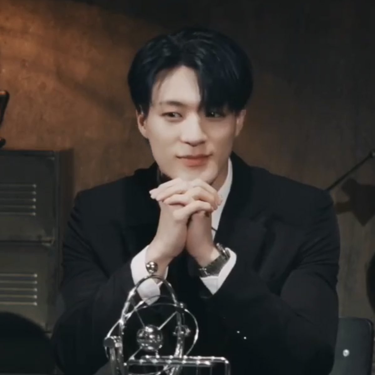 [잡담] 혹시 에스엠 공공즈 유닛만들꺼면 스타일링은 정장입고 까리하게 부탁 | 인스티즈