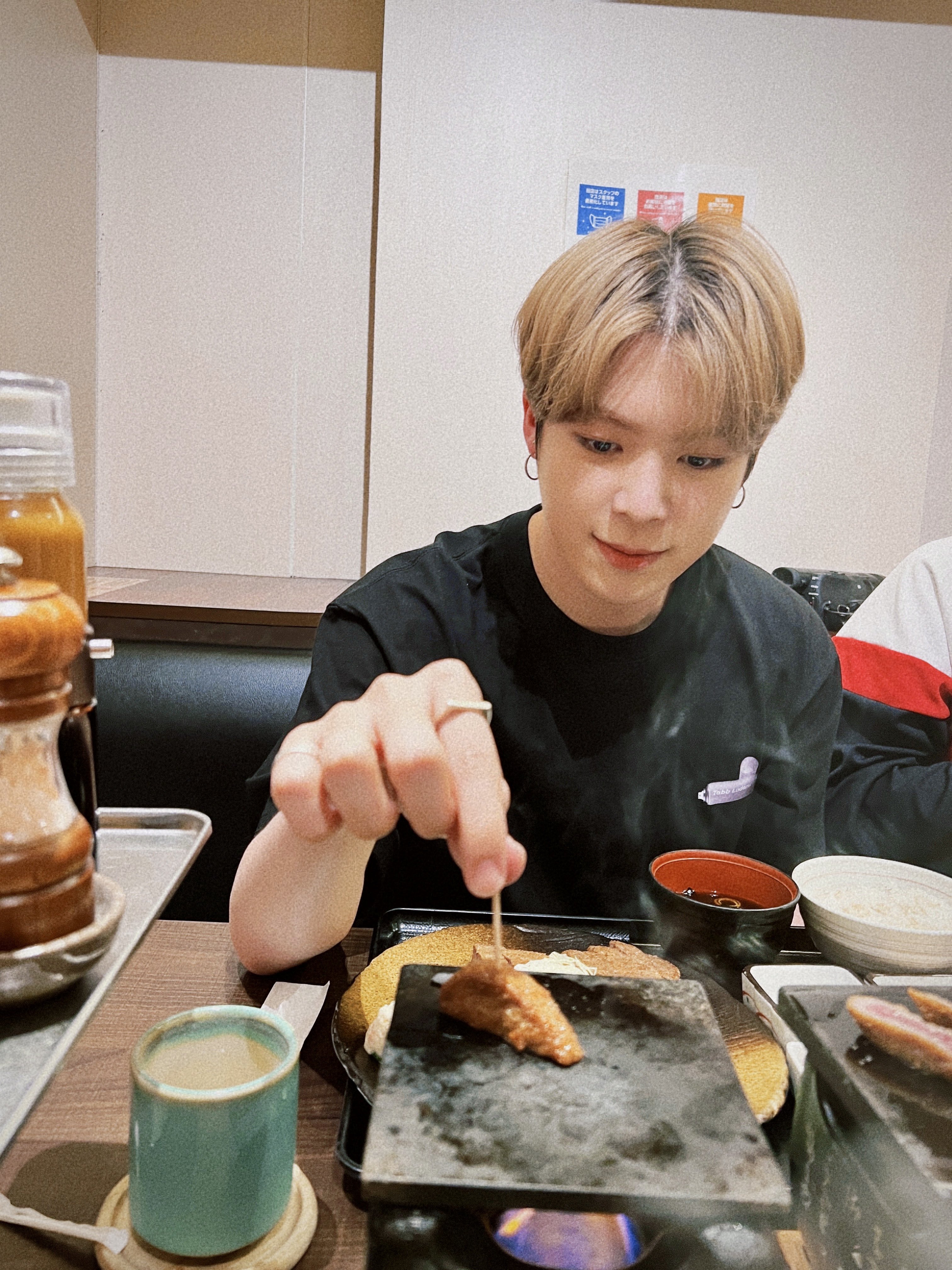 [잡담] 자신의 식습관 강요하면 그 날 이쑤시개로 식사하는 그룹 베리베리 | 인스티즈