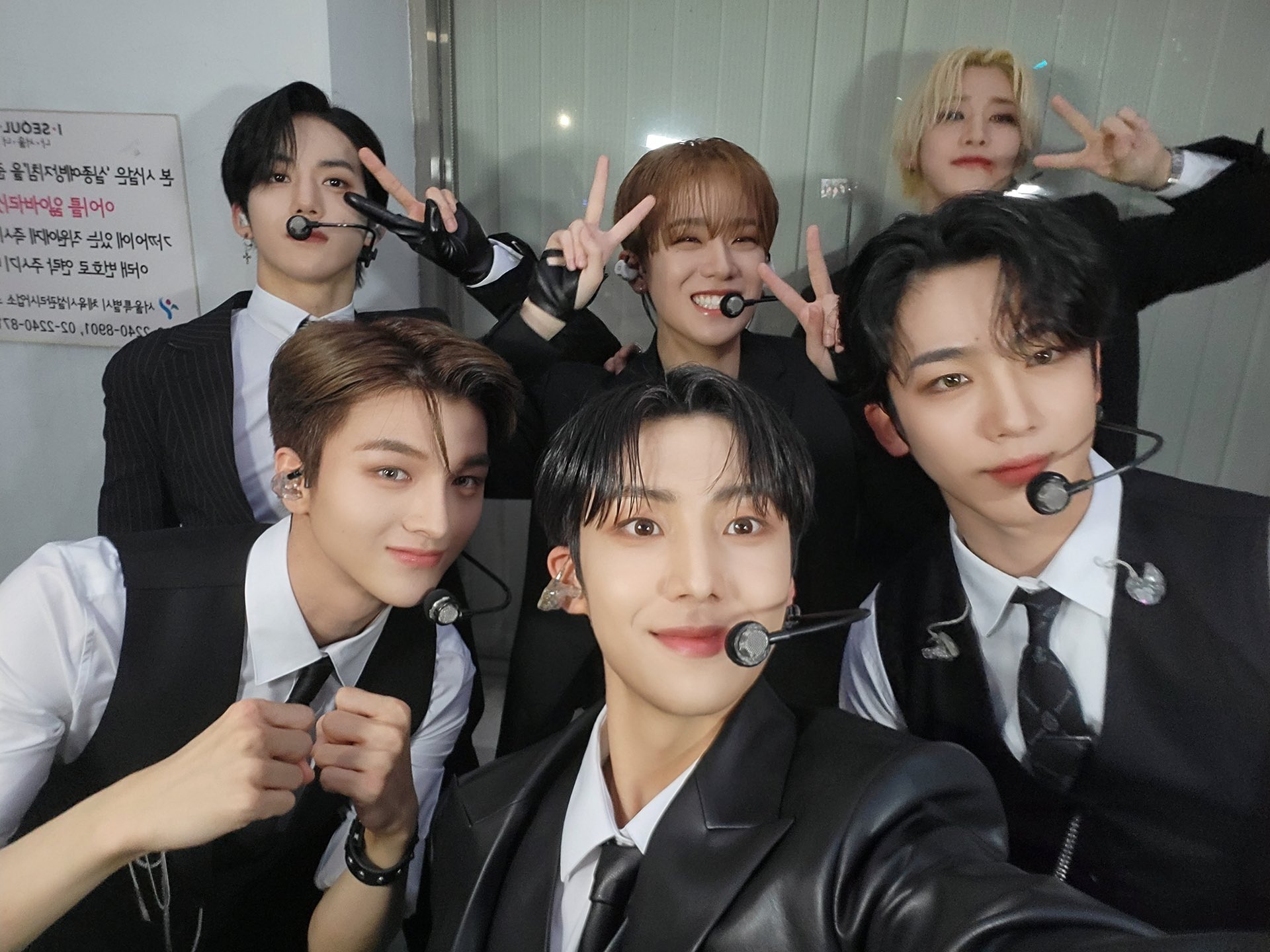 [잡담] 드콘 러브킬라 단체사진떴다........(김요한 유용하 차준호 황윤성 금동현 이은상) | 인스티즈