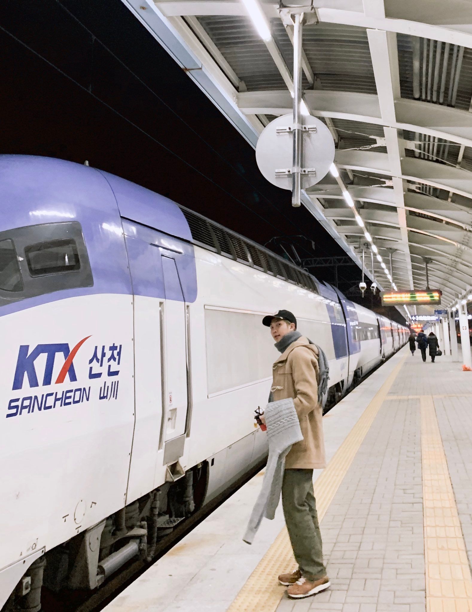 [잡담] 방탄 알엠 타지역 갈 땐 ktx타고 다니는거 ㄱㅇㅇ | 인스티즈