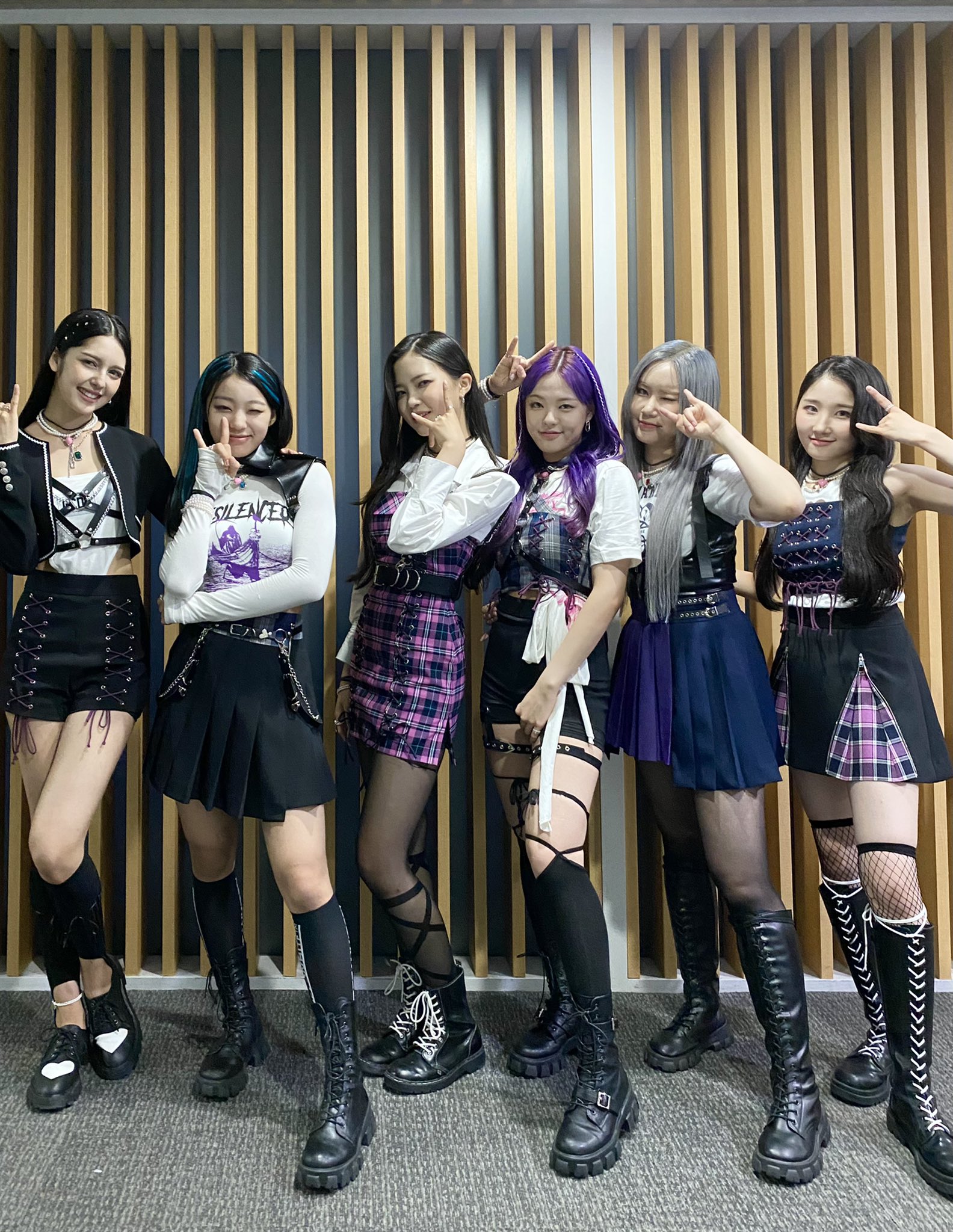 [잡담] 아 나 샨티 양말 신은 건 줄 알았는뎈ㅋㅋㅋㅋ | 인스티즈