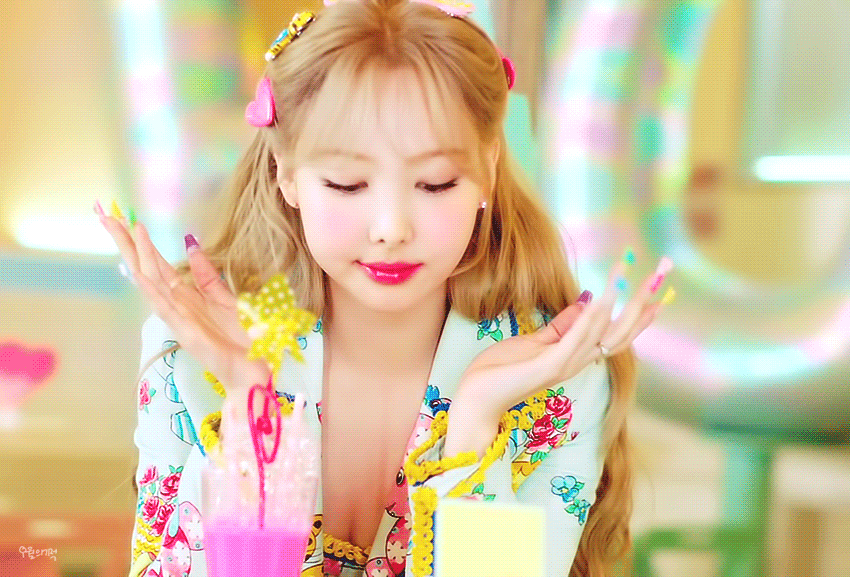 [잡담] 나연 뮤비 움짤 진짜 개미쳤어 갬예뽀ㅠㅠ | 인스티즈