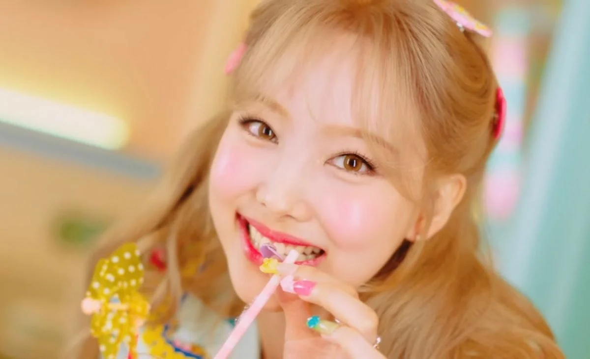 [잡담] 나연 앞광? 볼? 진짜 블러셔 다 발라보고싶게 생김ㅋㅋㅋ | 인스티즈