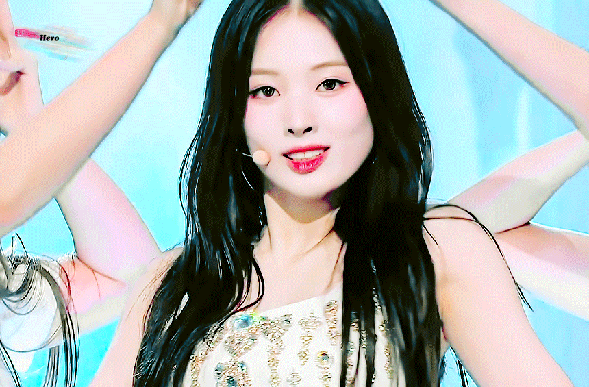 [잡담] 오늘 흑발하고 얼굴 확 사는 여돌 | 인스티즈