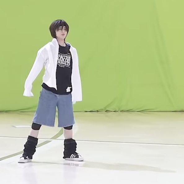 [잡담] 투바투 범규 쪼꼬미인 줄 알았는데 키 큰거 실감 나는 짤 | 인스티즈