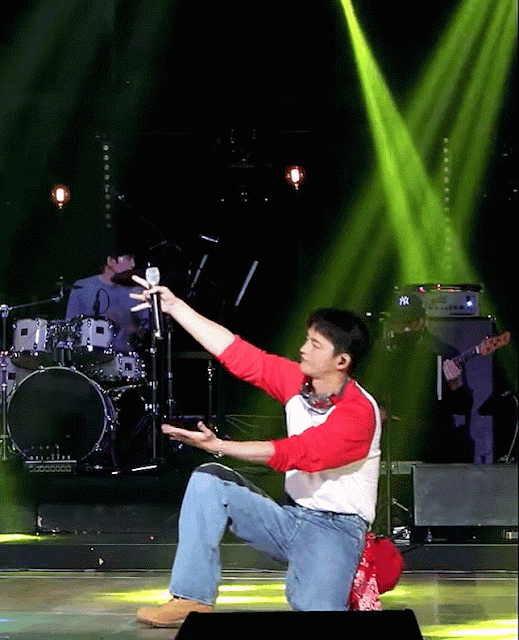 [잡담] 내가 살다살다 무대 위에서 춤추면서 노래하는 서인국을 티비로 다시 보다니.. | 인스티즈