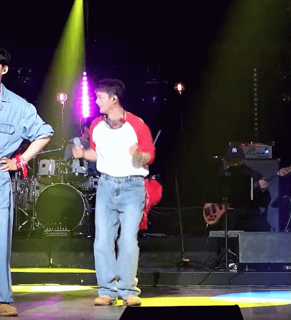 [잡담] 내가 살다살다 무대 위에서 춤추면서 노래하는 서인국을 티비로 다시 보다니.. | 인스티즈