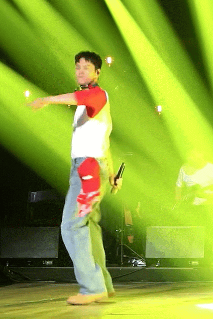 [잡담] 내가 살다살다 무대 위에서 춤추면서 노래하는 서인국을 티비로 다시 보다니.. | 인스티즈