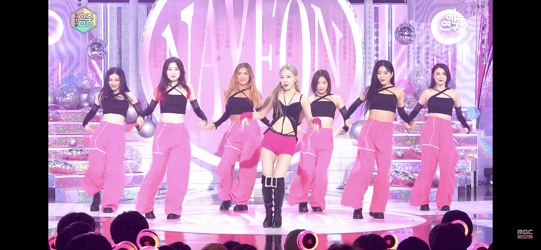 [잡담] 나연 음중 세트 뭔가 작아 보이지 않아??? | 인스티즈