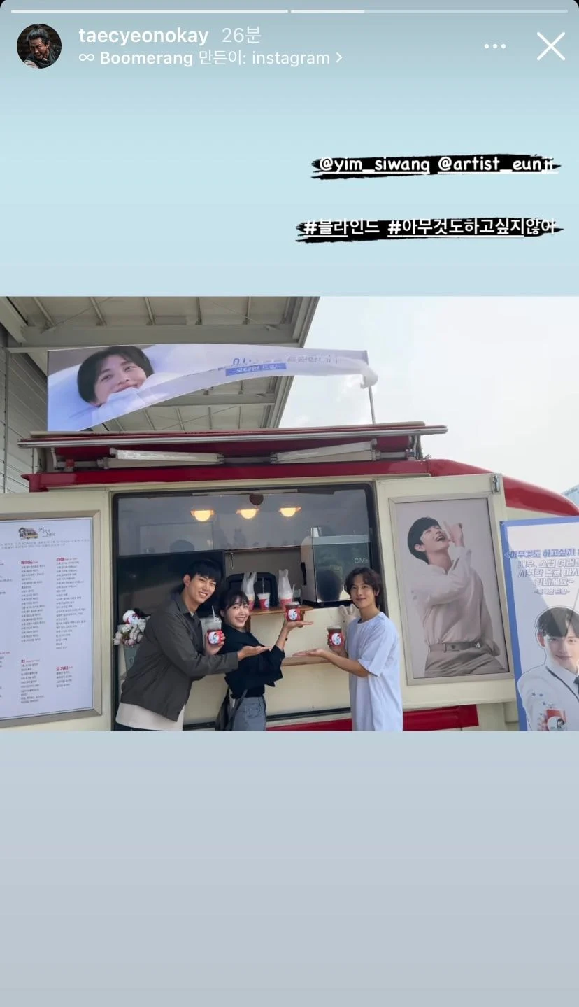 [잡담] 이 2세대 언니오빠들.. 서로 옆 세트장이라더니 같이 사진 찍었나봐 | 인스티즈