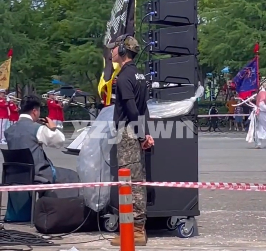 [잡담] 나 이렇게 1자로 서있는 사람 첨봄 | 인스티즈