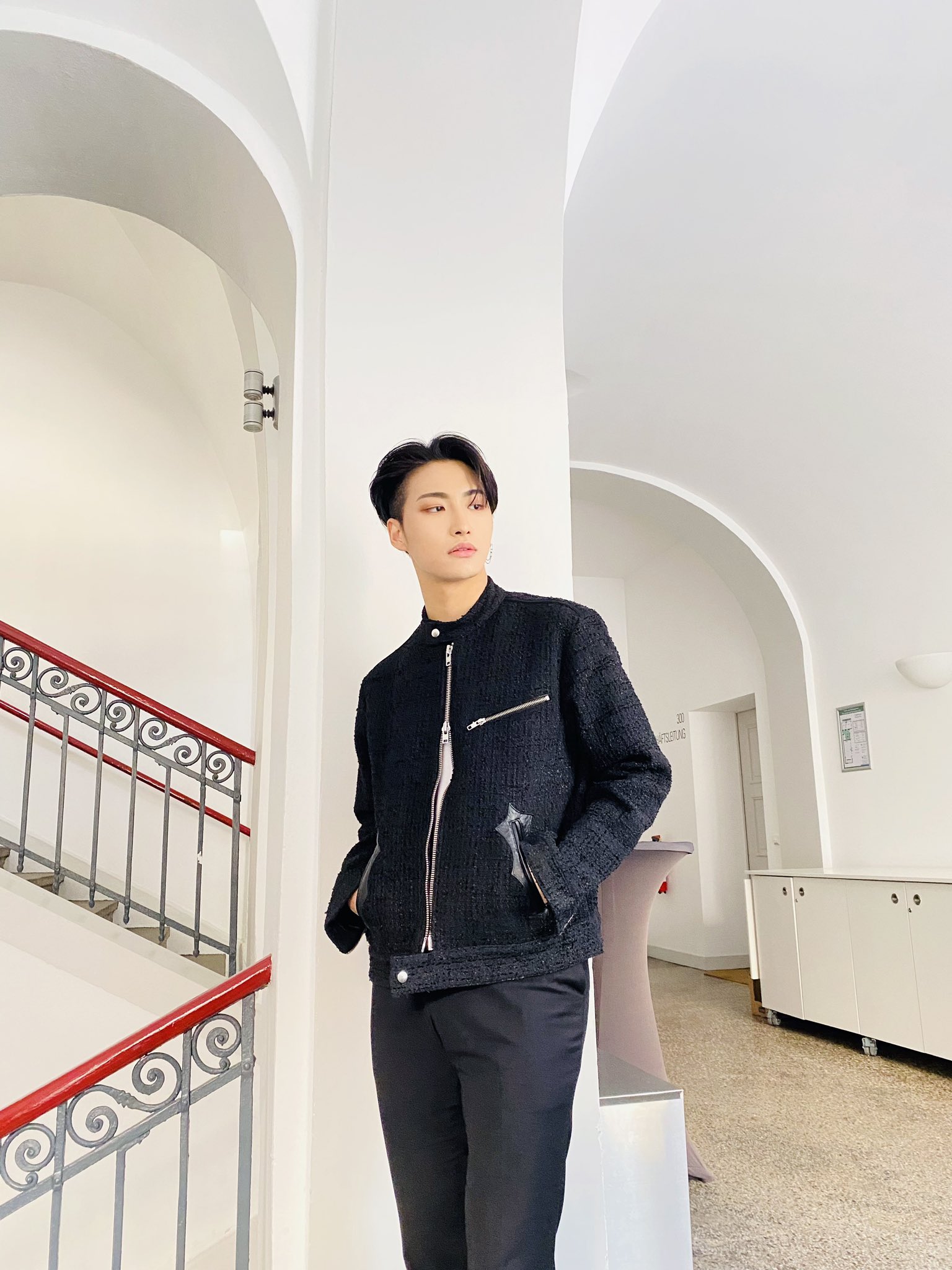 [잡담] 옷 진짜 본인스럽게 입어 | 인스티즈